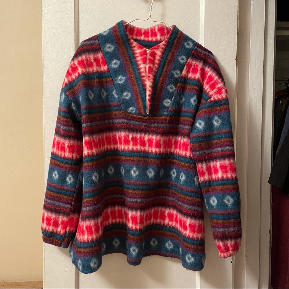 M/L Vintage Pullover. 100% acrylic.